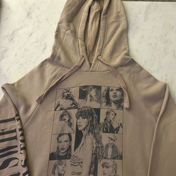 Graphic Hoodie with Taylor Swift Design - Picture 3 of 4
